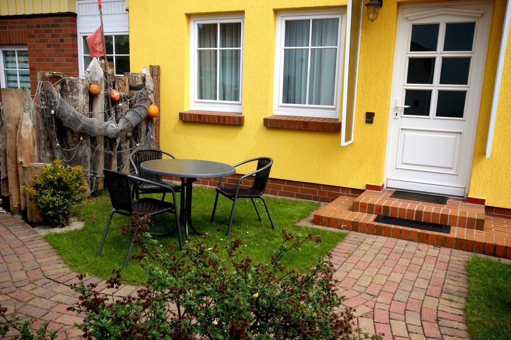Ferienwohnungen Fruendt Prerow Exterior photo